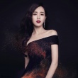 亦攻亦仙！ 唐嫣最新年历造型帅气甜美秀蛮腰香肩