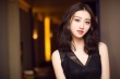 景甜着黑色长裙出席盛典美出天际 撩发尽显妩媚