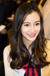 Angelababy挺7月孕肚亮相 四肢依舊纖細(xì)美貌不減