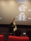 《你好疯子》点映 小伙穿婚纱求