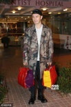 黄晓明初为人父见媒体 送食物和水望更多私人空间