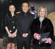 張藝謀美國(guó)宣傳《長(zhǎng)城》 愛(ài)妻陳婷相陪景甜優(yōu)雅