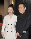 張藝謀美國(guó)宣傳《長(zhǎng)城》 愛(ài)妻陳婷相陪景甜優(yōu)雅