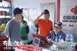 《有完没完》最新剧照 林更新教范伟俘获女神心