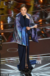 《推销员》获最佳外语片 阿努什·安萨里代领奖