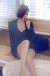 余男烈焰红唇大秀美腿 风情肉欲熟女魅力尽显