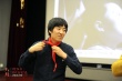 《八月》北京路演 導(dǎo)演張大磊現(xiàn)場剪輯電影膠片