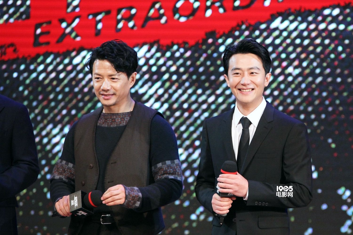 导演麦兆辉,潘耀明携黄轩,段奕宏,邢佳栋,代乐乐等主演在映后悉数亮相