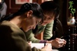 《芳华》杀青曝剧照 冯小刚激动拥抱黄轩与苗苗