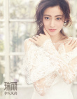 張?zhí)鞇?ài)最新寫(xiě)真出爐 蕾絲長(zhǎng)裙“透出”迷人鎖骨