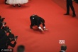 《自由廣場》戛納首映 諾塔里紅毯再現(xiàn)猩猩橋段