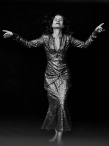 于佩爾黑白大片登上法國《Madame Figaro》封面