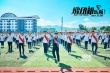 大鵬回母校為考生壯行 《縫紉機(jī)樂隊(duì)》圓當(dāng)年夢想
