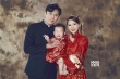 伊能静、秦昊拍复古全家福 小米粒“怒发冲冠”