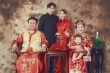 伊能靜、秦昊拍復(fù)古全家福 小米粒“怒發(fā)沖冠”