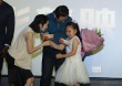 “推銷員”導(dǎo)演攜女登臺(tái)求排片 落淚自曝幕后坎坷