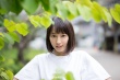 吉冈里帆拍写真亲近自然 笑容灿烂小清新范儿十足