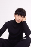 白客變暖男！時尚寫真曝光 展現(xiàn)浪漫紳士魅力
