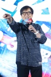 成龍自曝曾為名利演戲 術(shù)后第2天纏繃帶趕拍新片