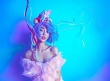 Baby突破尺度拍写真 低胸装化身蓝色妖姬十分性感
