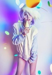 Baby突破尺度拍写真 低胸装化身蓝色妖姬十分性感