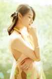 仙范兒！胡杏兒一襲暖色長裙如沐春風(fēng)明媚優(yōu)雅