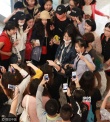 潘粤明出演网剧靠演技再度翻红 机场遭迷妹包围