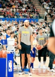 袁姗姗搭档金州勇士队 NBA现场投篮尽显青春活力