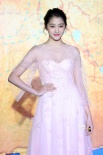 丝路电影节开幕红毯：吴京拄拐关晓彤秒变小仙女