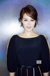 關(guān)悅出席女性公益盛典 為影片《二十二》導演頒獎
