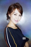 关悦出席女性公益盛典 为影片《二十二》导演颁奖