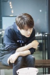 馬天宇浙大做咖啡學(xué)陶藝 助陣《英雄本色2018》