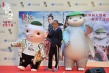 《捉妖记2》巨型胡巴空降香港 梁朝伟穿梭闹市送福