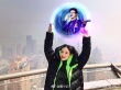 章子怡晒照徒手比划太阳 网友搞笑PS画风