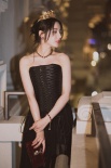 迪麗熱巴亮相米蘭時(shí)裝周 黑裙女王優(yōu)雅皇冠吸睛