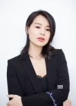 精致辣妈！胡杏儿黑西装搭蕾丝 利落优雅出席活动