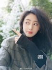 张天爱晒“踏春”美照 置身花海清新感十足