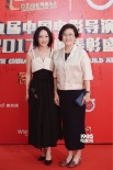 周迅暖心助陣導(dǎo)協(xié)年度盛典 黑白吊帶長裙優(yōu)雅從容