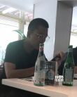 网友偶遇贾乃亮独自吃饭 板寸配眼镜man力十足