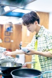 王俊凱清唱《簡單愛》 跑堂小哥也有