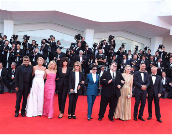 威尼斯电影节综述Day1：十年难遇的大年高调开幕