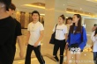 关晓彤参加北电社会实践 网友晒照穿校服亲切合影