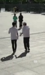 中戲大一新生合影曝光 易烊千璽胡先煦相伴去食堂