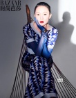 周迅着高级时装登《时尚芭莎》 娇小身材气场十足