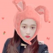 关晓彤戴兔耳头套晒呆萌自拍 贴心提醒粉丝保暖