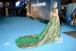 DC《海王》倫敦盛大首映 “海后”拖地長裙吸睛