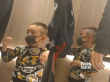 病了？ 应采儿带Jasper看诊 全副武装口罩遮面