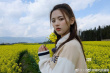 油菜花CP鎖了！王源為楊超越拍照 共賞美景心情佳