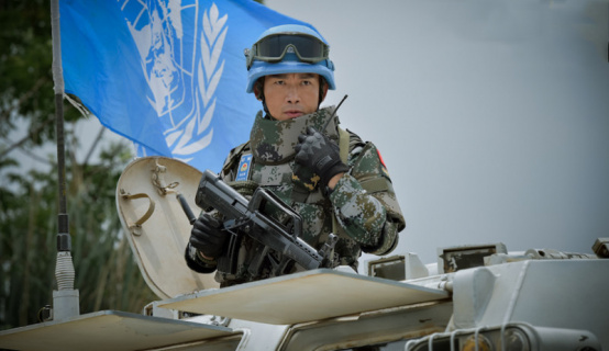 “渣龙”聂远战场拆炸弹 电影频道4月5日18：20播出《中国蓝盔》