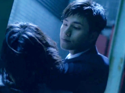 警察巷战以一敌三，别以为长得帅的都是花瓶